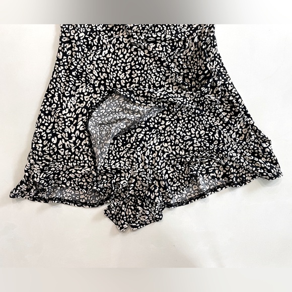 NWT Urban Outfitters Leopard Print Romper Size Small - Picture 6 of 7